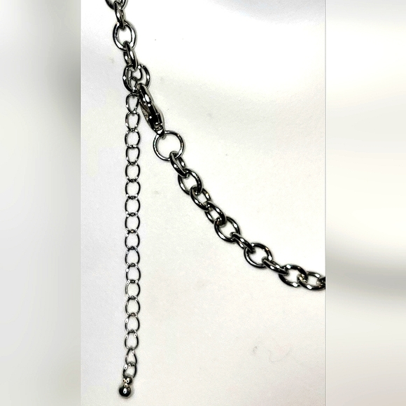 Gorgeous Beige Silver Tone Statement Necklace - Picture 3 of 3